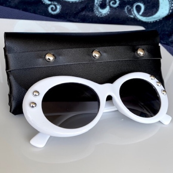White sunglasses with studs handmade leather pouch - Picture 13 of 14